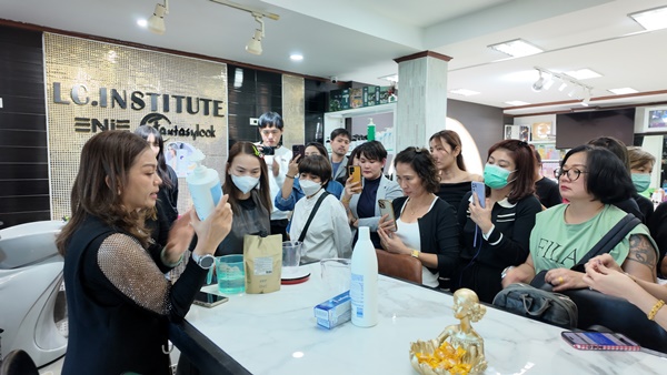 ภาพบรรยากาศ การเรียนดัดผมดิจิตอล ภาคปฏิบัติช่วงบ่ายค่ะ