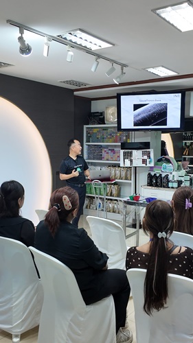 ภาพบรรยากาศ คอร์สเรียนดัดผมดิจิตอล วันที่ 1
